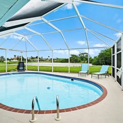 Palm Tree Retreat - Pet, Kid Friendly & Sleeps 8