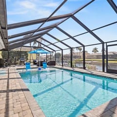 The Salty Pelican Retreat – Gulf Access w Pool, Spa & Dock