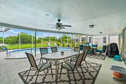 Palm Tree Retreat - Pet, Kid Friendly & Sleeps 8