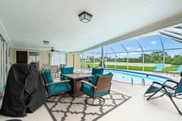 Palm Tree Retreat - Pet, Kid Friendly & Sleeps 8
