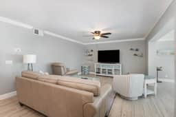 Teal Lagoon - Pet Friendly with Fenced Yard