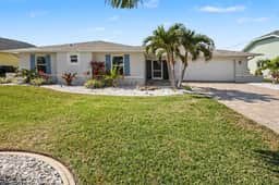 The Salty Pelican Retreat – Gulf Access w Pool, Spa & Dock - Image 2
