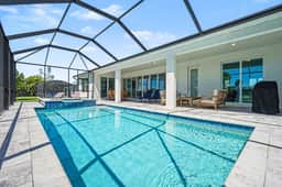 Coral Oasis – Pet-Friendly Freshwater Canal