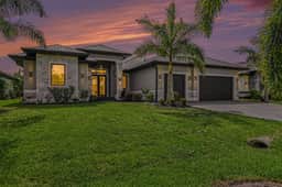Luxury GulfAccess Waterfront Retreat SW Cape Coral - Image 4