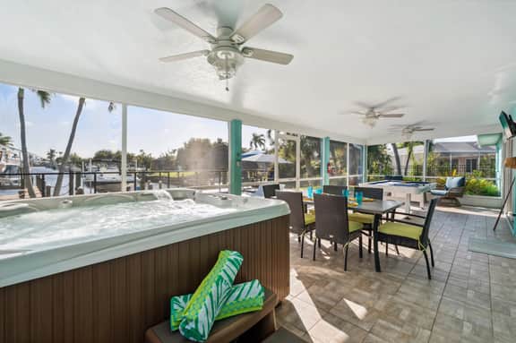 Villa Jaclyn - Gulf Access, Hot Tub & Pet Friendly