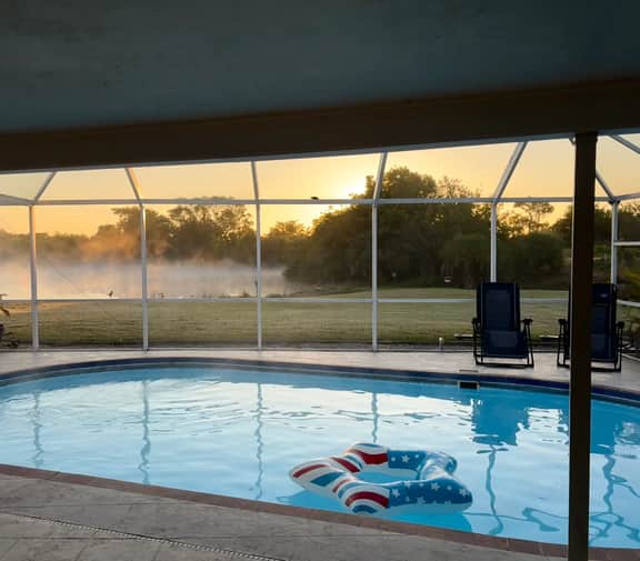 Palm Tree Retreat - Pet, Kid Friendly & Sleeps 8