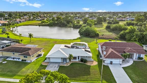 Palm Tree Retreat - Pet, Kid Friendly & Sleeps 8
