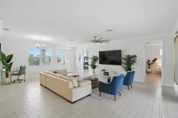 Cape Haven - Heated Pool & Sleeps 12
