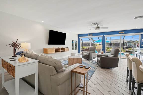 The Salty Pelican Retreat – Gulf Access w Pool, Spa & Dock