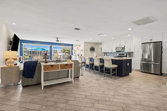 The Salty Pelican Retreat – Gulf Access w Pool, Spa & Dock