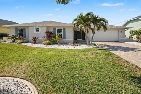 The Salty Pelican Retreat – Gulf Access w Pool, Spa & Dock - Image 2