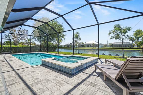 Coral Oasis – Pet-Friendly Freshwater Canal