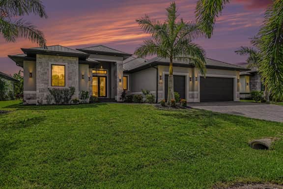 Luxury GulfAccess Waterfront Retreat SW Cape Coral - Image 4