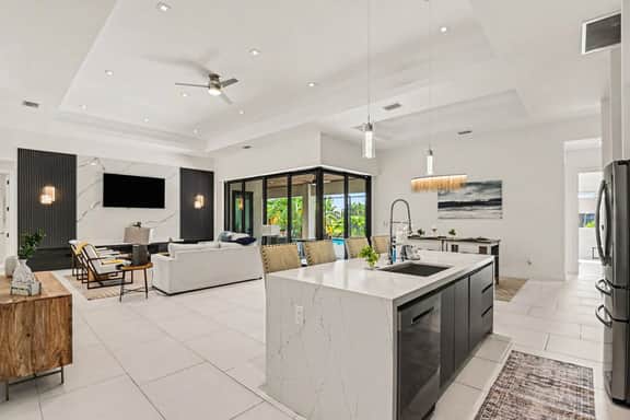 Luxury GulfAccess Waterfront Retreat SW Cape Coral - Image 2