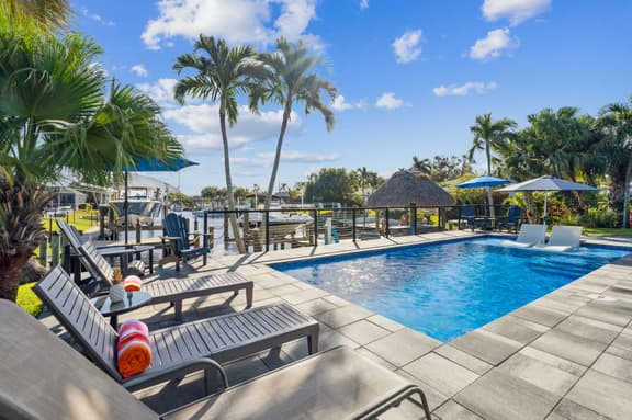 Villa Jaclyn - Gulf Access, Hot Tub & Pet Friendly
